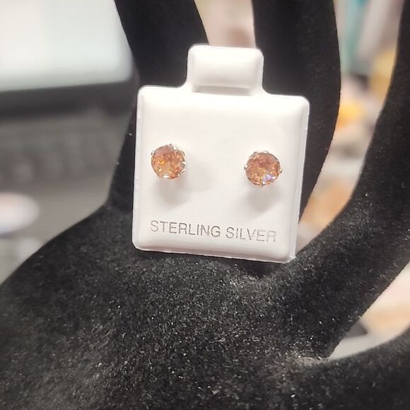 Topaz 925 4mm stud earings NWT SUPER BRILLIANT - Picture 3 of 5